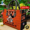 Cincinnati Bengals Mickey Retro Women Leather Hand Bag t shirt