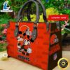 Cleveland Browns Mickey And Minnie Women Leather Hand Bag t shirt