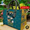 Jacksonville Jaguars Mickey And Minnie Women Leather Hand Bag Tee