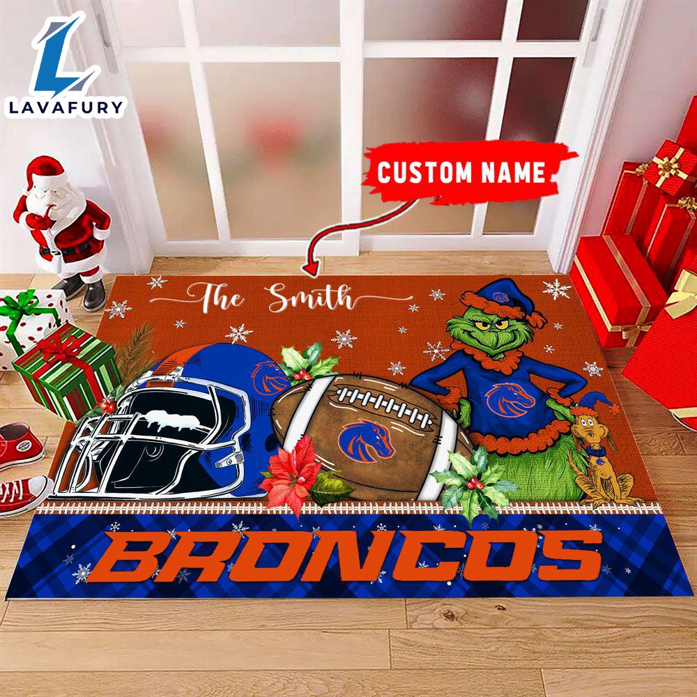 NCAA Boise State Broncos Grinch And Max Christmas Welcome Football Doormat - Custom Name Gift Xmas NCAA Boise State Broncos Grinch And Max Christmas Welcome Football Doormat - Custom Name Gift Xmas
