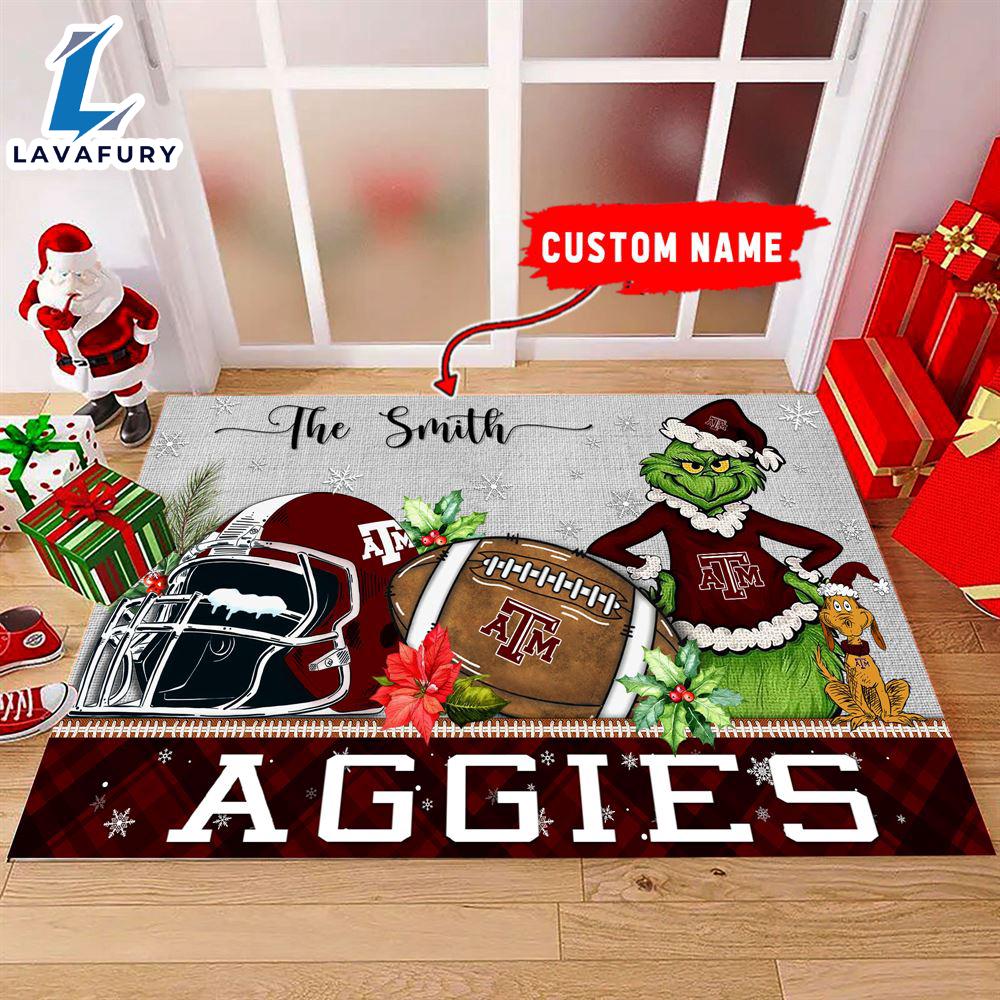 NCAA Texas A&M Aggies Grinch And Max Christmas Welcome Football Doormat - Custom Name Gift Xmas NCAA Texas A&M Aggies Grinch And Max Christmas Welcome Football Doormat - Custom Name Gift Xmas