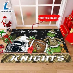 NCAA UCF Knights Grinch And Max Christmas Welcome Football Doormat – Custom Name Gift Xmas