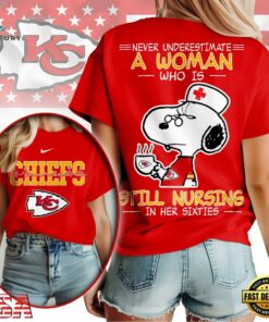 Kansas City Chiefs NFL Snoopy Never Underestimate A Nurse Unisex T Shirt