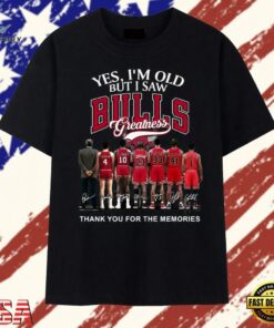 Yes I'm Old But I Saw Bulls Greatness Signatures Graphic T Shirt, Trendy 2D Print Shirt Yes I M Old But I Saw Bulls Greatness Signatures Graphic T Shirt